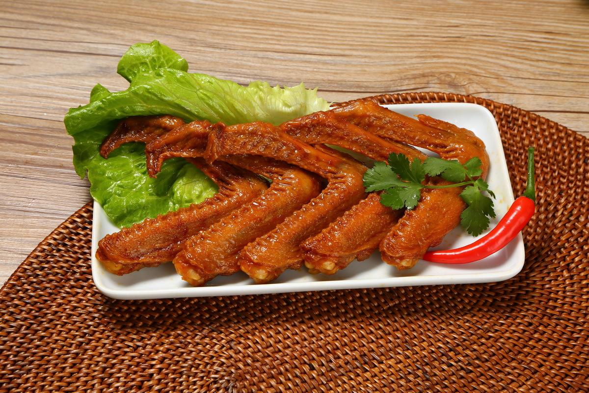 怎么做鴨翅？老鹵師親授：從選料到鹵制，手把手教你做出香嫩入味的“啃魂鴨翅”?